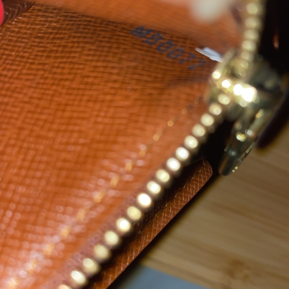 Louis Vuitton Wallet - Picture 7 of 17